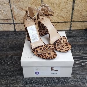 Women's Size 8 Block Heeled Pumps